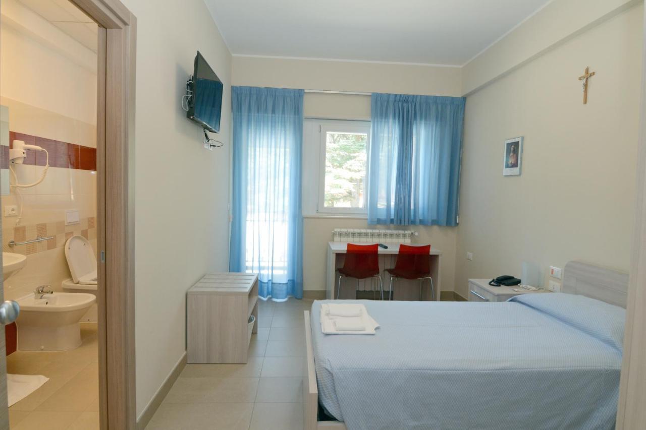 Casa Ospitalita San Giuseppe Bed & Breakfast L'Aquila Exterior photo